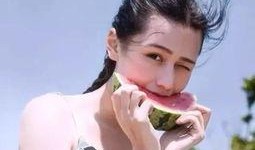 娱乐圈吃瓜背景图女生