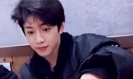 刘耀文自己爆料小丑视频,揭秘明星幕后趣事